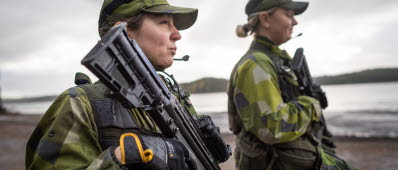 Hemvärnssoldater bevakar kaj.

I oktober 2020 genomförde Försvarsmakten en oanmäld beredskapskontroll. Korvett från Fjärde sjöstridsflottiljen har fällt sjöminor som personal ur Marinbasen klargjort. Minorna fälldes i Stockholms södra skärgård för att skydda ett kustavsnitt. Detta skedde samtidigt som en luftvärnsstridsgrupp ur Luftvärnsregementet, Lv6, stått för områdesskydd med såväl luftvärnsrobotsystem 97 som det alldeles nya robotsystem 98. På marken har hemvärnsförband och regionala beredskapsstyrkor ur mellersta militärregionen stått för skydd från marken. 