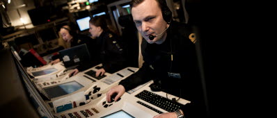 KARLSKRONA 20130208

Luftförsvarsbefäl ombord HMS Nyköping.
Tredje sjöstridsflottiljen är ett insatsförband i den svenska marinen. Flottiljen har förmåga att kontrollera havsområden, sjövägar och sjöfart, genomföra insatser på och under ytan samt röja minor i hamnområden, kustnära farvatten och på öppet hav.
Tredje sjöstridsflottiljen ligger belägen vid Örlogshamnen i Karlskrona och är tillhör Karlskrona garnison.

Foto: Jimmy Croona / Combat Camera / Försvarsmakten