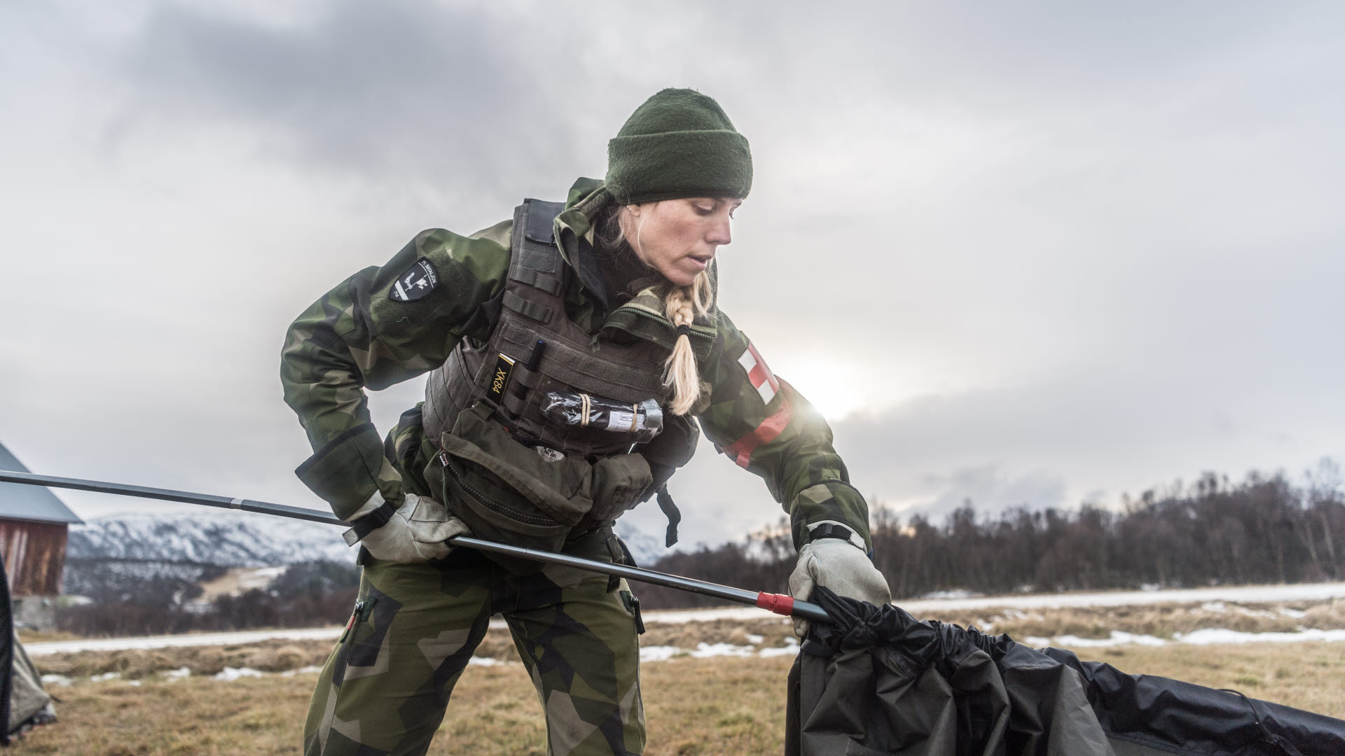 71:a bataljons sjukvårdsresurs förbereder samlingsplats för skadade. 

Sverige deltar i övningen Trident Juncture 18 med förband från samtliga stridskrafter för att öka förmågan att försvara Sverige. Syftet med det svenska deltagandet är även att stärka samarbeten med andra länder.