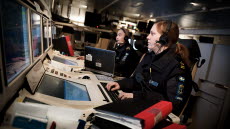 KARLSKRONA 20130208

Signalspaningsoperatör ombord HMS Nyköping.
Tredje sjöstridsflottiljen är ett insatsförband i den svenska marinen. Flottiljen har förmåga att kontrollera havsområden, sjövägar och sjöfart, genomföra insatser på och under ytan samt röja minor i hamnområden, kustnära farvatten och på öppet hav.
Tredje sjöstridsflottiljen ligger belägen vid Örlogshamnen i Karlskrona och är tillhör Karlskrona garnison.

Foto: Jimmy Croona / Combat Camera / Försvarsmakten