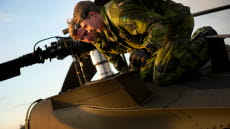 20121123 LINKÖPING
Helikopterpersonal under arbete vid slutövning med HKP16Foto: Nicklas Gustafsson, Försvarsmakten, Combat Camera
