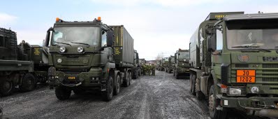 Lastbilar från Trängregementet. Förnödenhetstransportpluton.